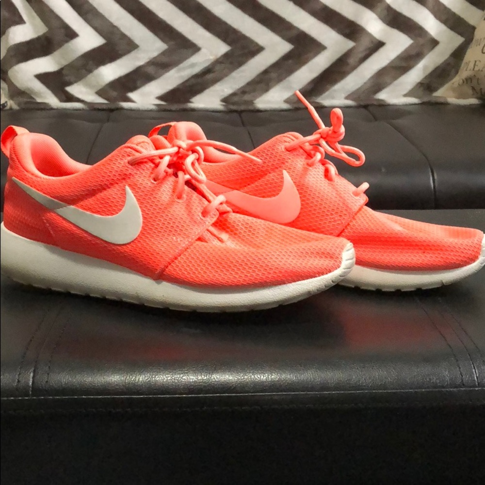 Nike Roshe size 8